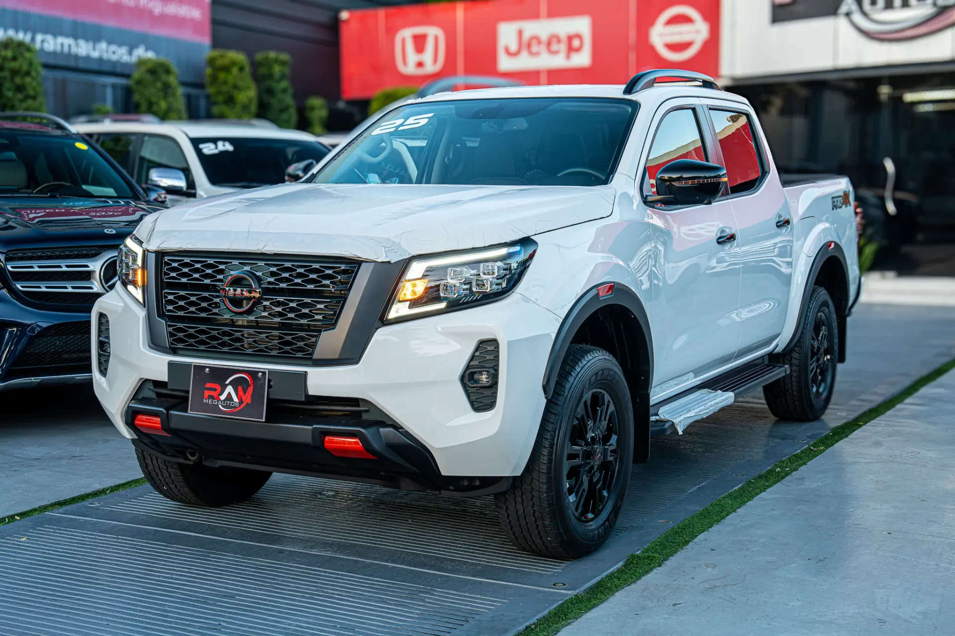 Nissan NAVARA PRO-4X 2025 - Imagen 1