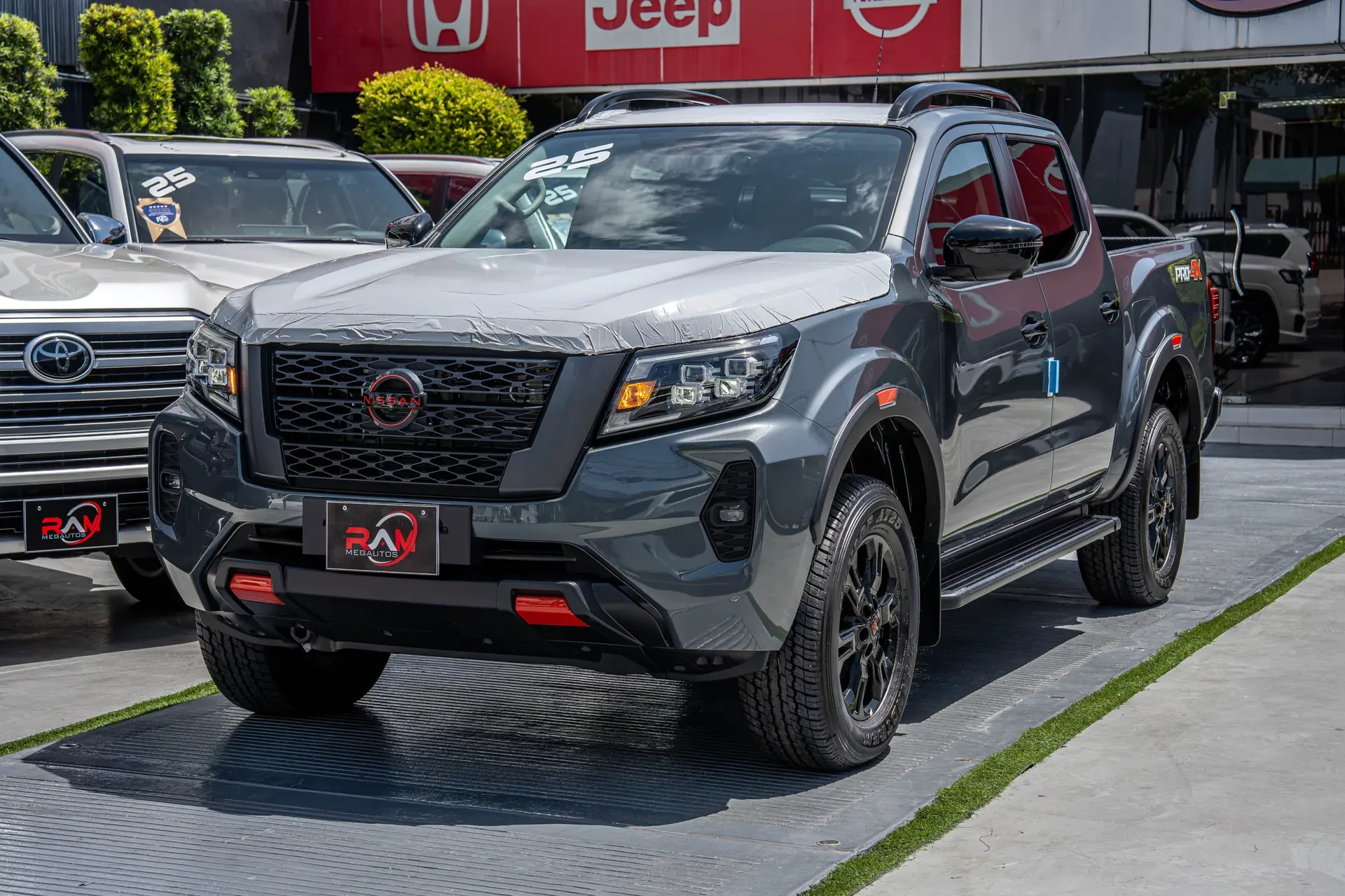 Nissan NAVARA PRO-4X 2025 - Imagen 1